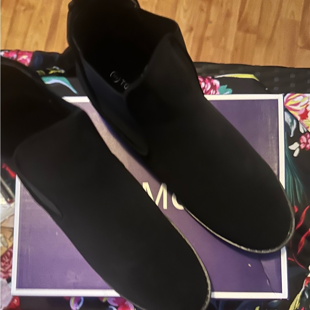 Top Moda black  suede booties NWT🌺🌹❤️🔥
